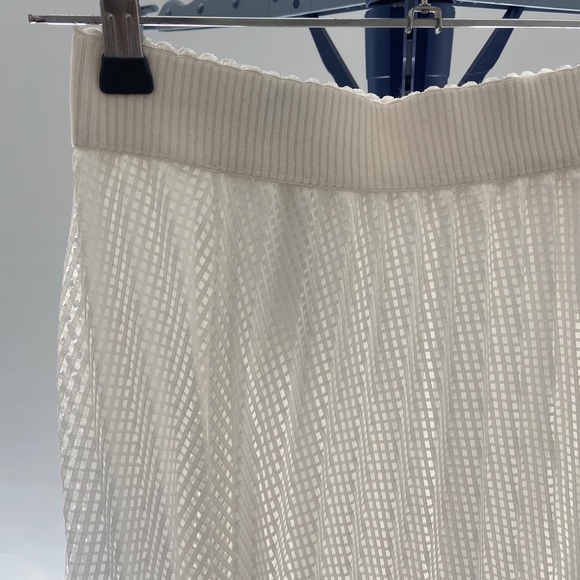 White fish net skirt 🤍 - Picture 4 of 7